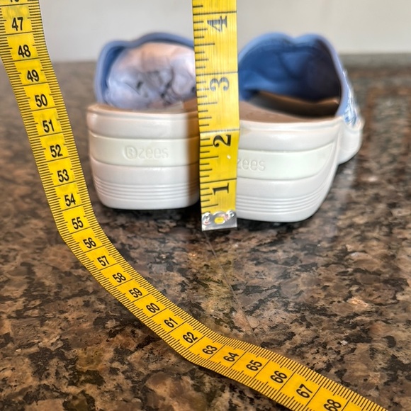 Bzees Women's Slip-On Sandals - Blue and White NWT - Picture 11 of 11